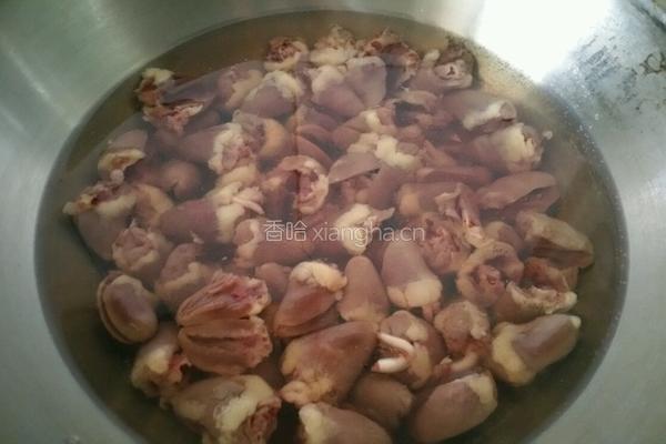 彩椒炒鸡心的做法图解1