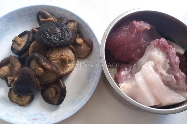 香菇卤肉饭的做法图解1