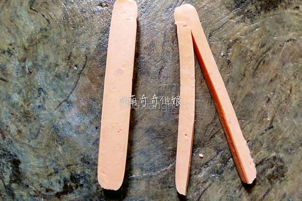 电饭煲火腿爱心煎蛋的做法图解3