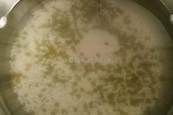 红薯绿豆粥的做法图解2