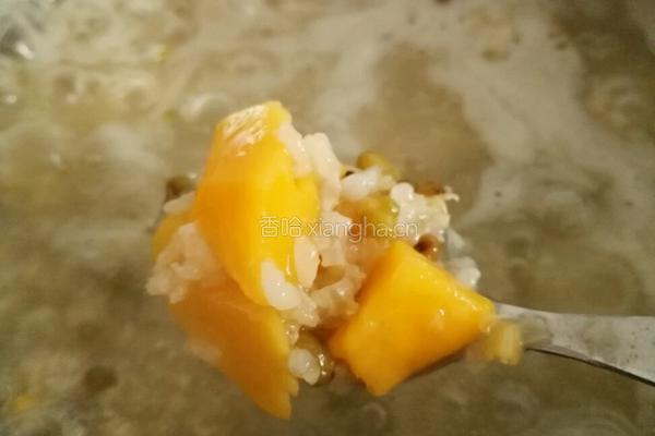 红薯绿豆粥的做法图解4