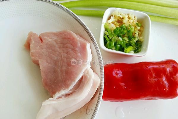 芹菜炒肉丝的做法图解1