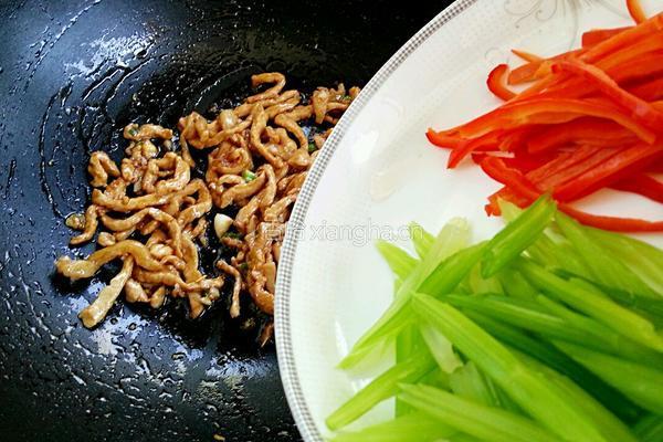 芹菜炒肉丝的做法图解10