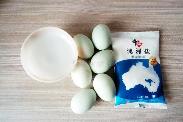 自制出油咸鸭蛋的做法图解1