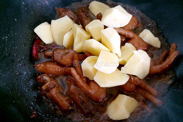 鸡爪炖土豆的做法图解11