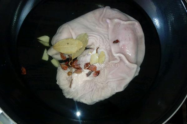 酸菜炒猪肚的做法图解3