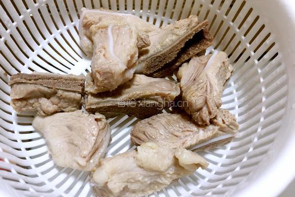 凉瓜排骨汤的做法图解3