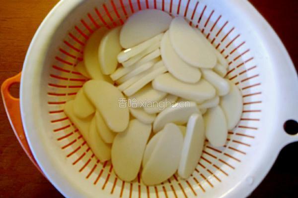 毛蟹炒年糕的做法图解3
