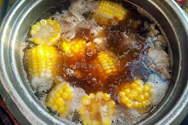 紫菜玉米排骨汤的做法图解9