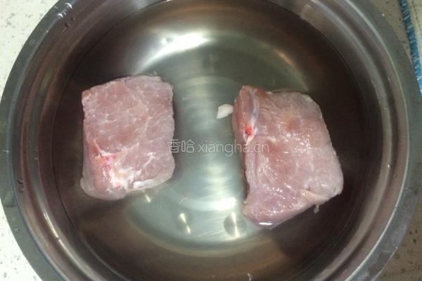 红烧肉炖蘑菇的做法图解1