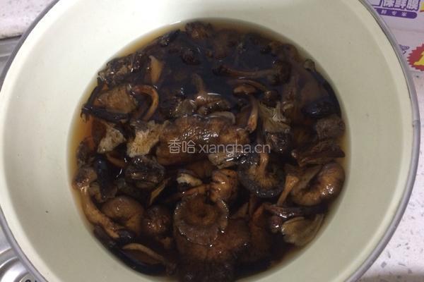 红烧肉炖蘑菇的做法图解2