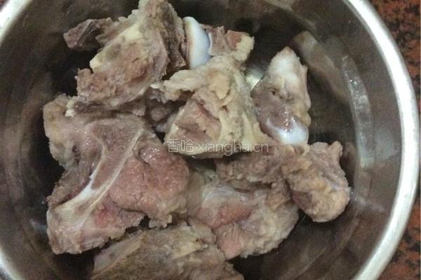 冬瓜薏米煲猪骨的做法图解3