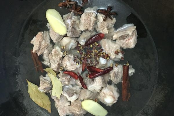香辣排骨烧土豆的做法图解2