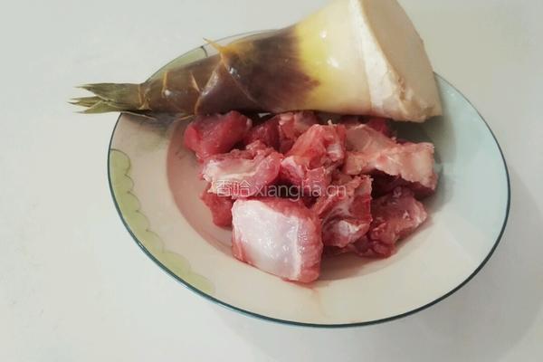 竹笋排骨汤的做法图解1