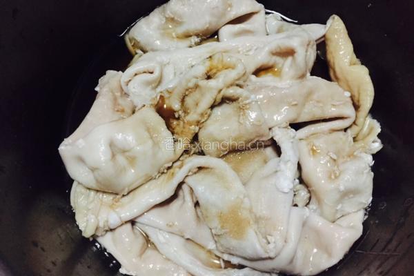 重庆肥肠面的做法图解1