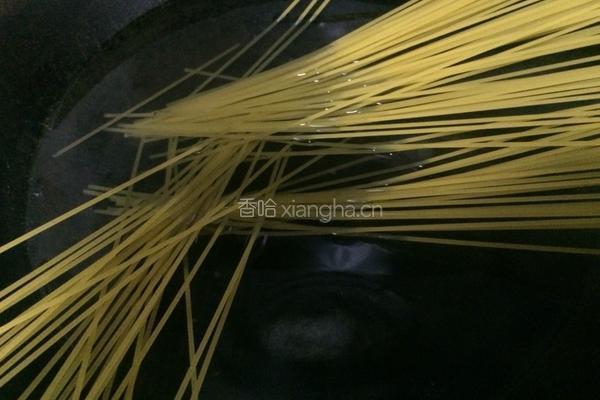 蕃茄蘑菇肉酱意面的做法图解3