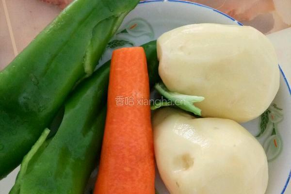 尖椒土豆丝的做法图解1