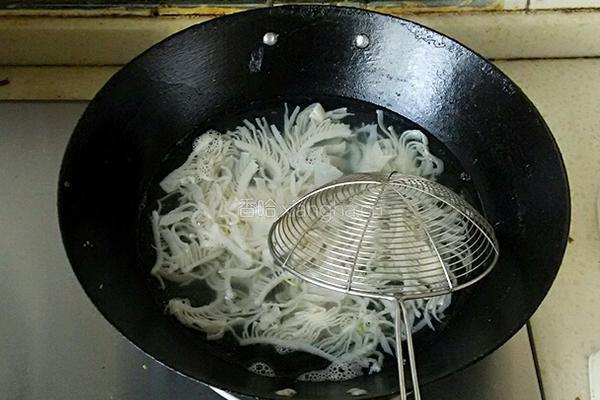 凉拌牛百叶的做法图解2