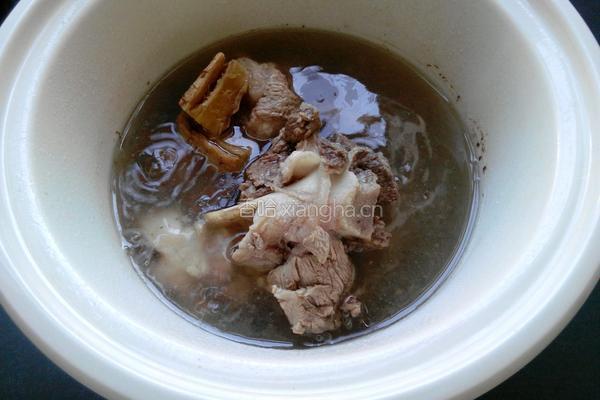 筒子骨萝卜汤的做法图解7