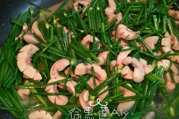 猪腰炒韭菜花的做法图解7