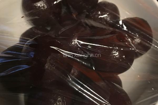 玫瑰豆沙蛋黄酥的做法图解6