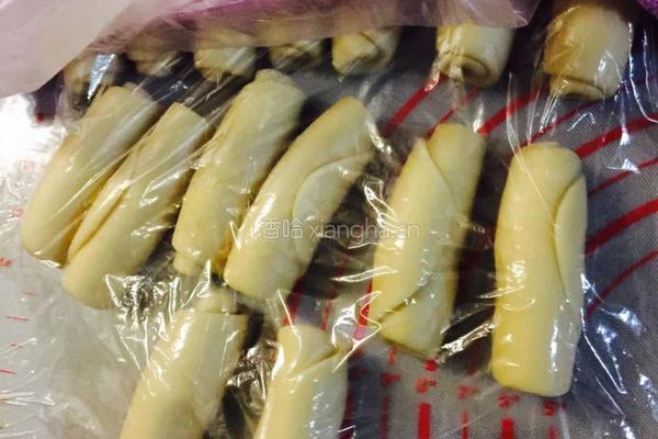 玫瑰豆沙蛋黄酥的做法图解8