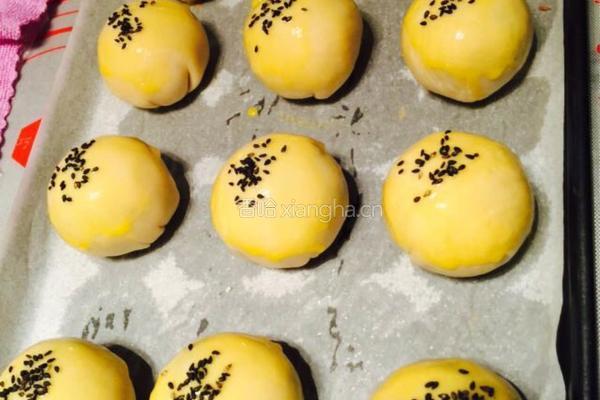 玫瑰豆沙蛋黄酥的做法图解16