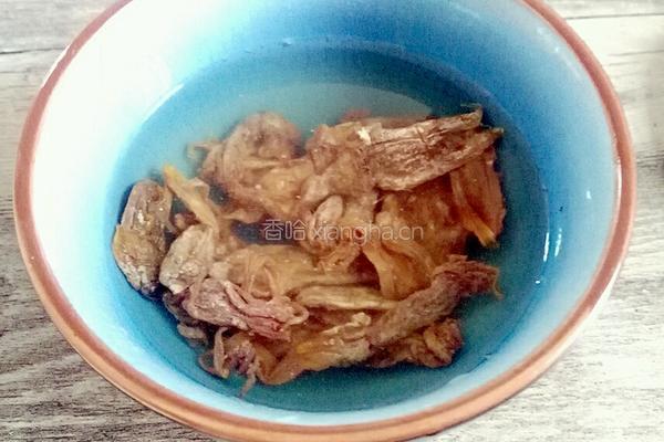 墨鱼炖鸡的做法图解2