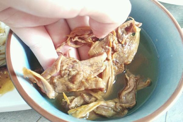墨鱼炖鸡的做法图解4