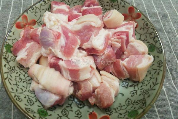 杏鲍菇红烧肉的做法图解1