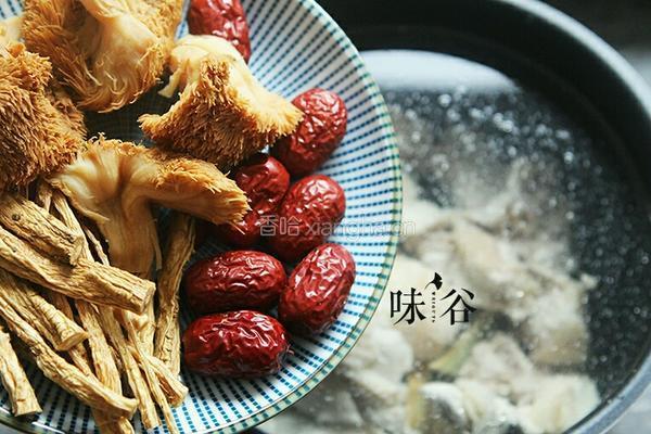 猴头菇炖鸡的做法图解6