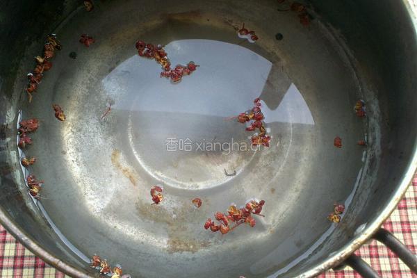 椒盐核桃仁的做法图解2