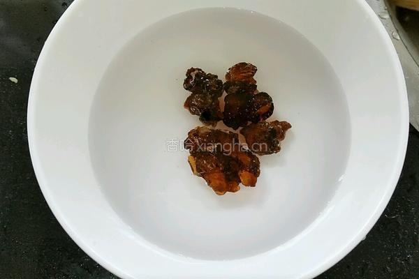 白玉桃胶的做法图解1