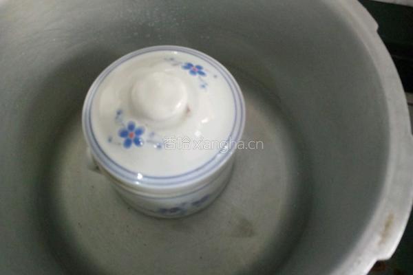 青橄榄炖猪粉肠的做法图解5