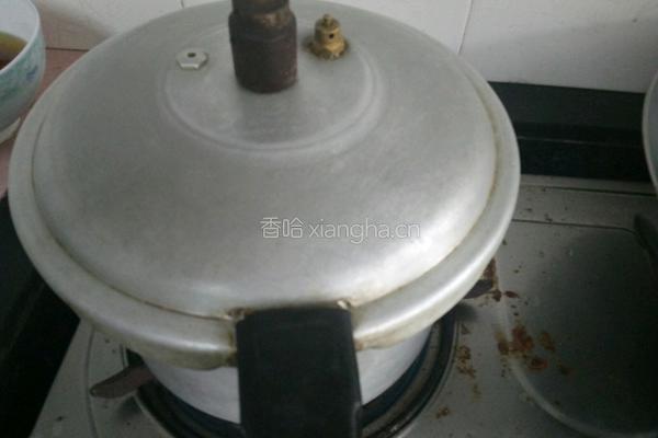 白灼猪手的做法图解3