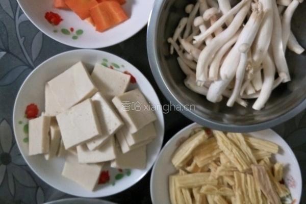 砂锅素什锦的做法图解1