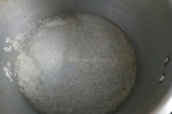 皮蛋瘦肉粥的做法图解1