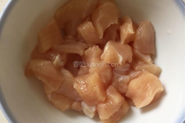 鸡胸肉炒西兰花的做法图解2