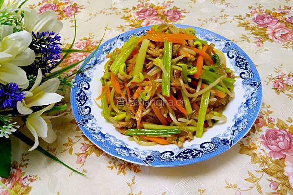 黄豆芽炒粉条的做法图解6