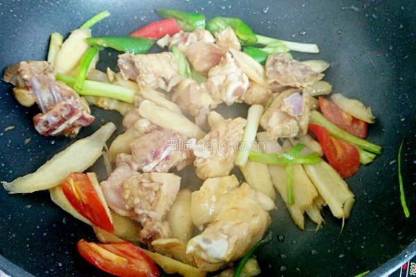 嫩姜炒鸡块的做法图解7