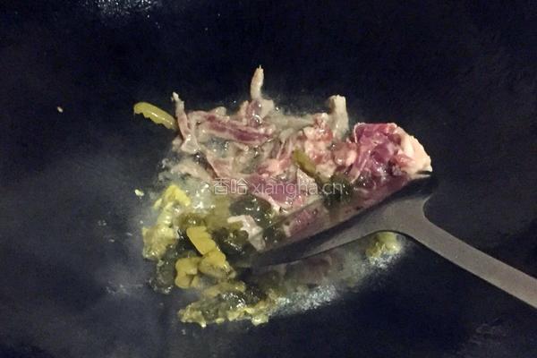 酸菜肉丝米粉汤的做法图解2
