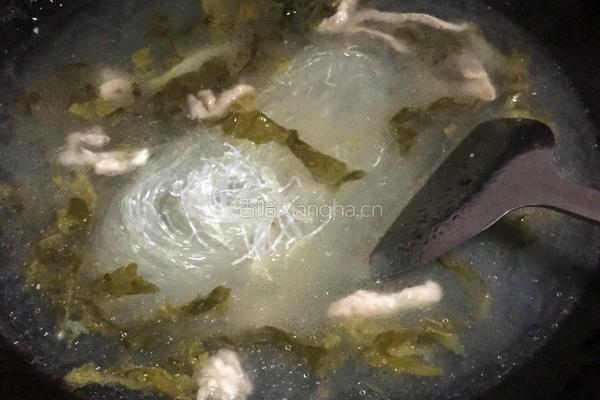 酸菜肉丝米粉汤的做法图解5