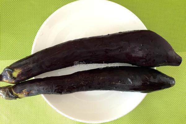 私房肉沫酱爆茄子 的做法图解1