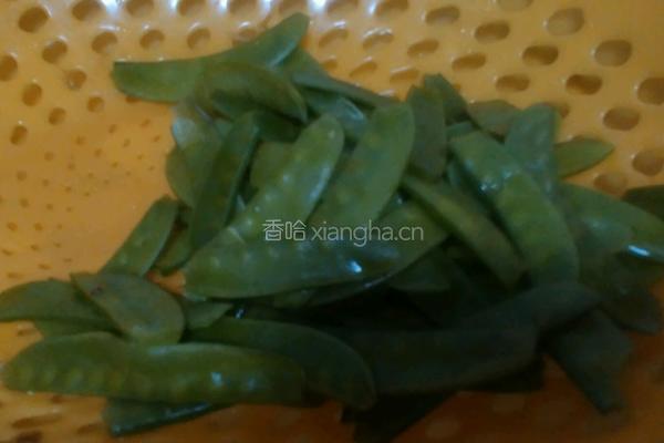 荷兰豆炒山药的做法图解2
