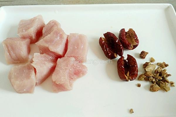 田七炖瘦肉的做法图解3