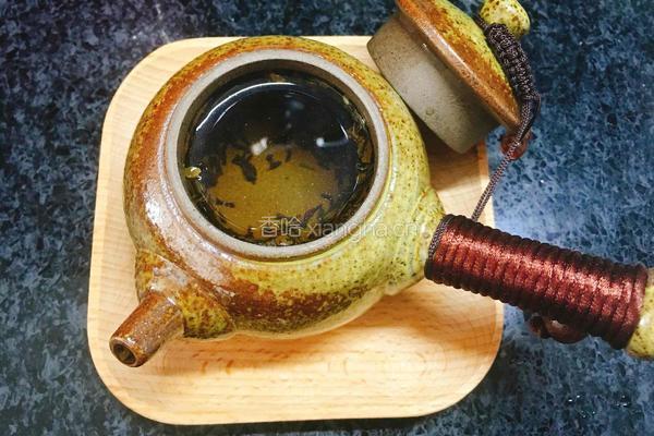 红茶奶盖茶的做法图解2