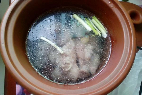 猪蹄萝卜汤的做法图解4