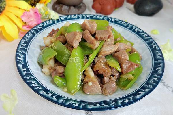 青椒炒肉丁的做法图解1