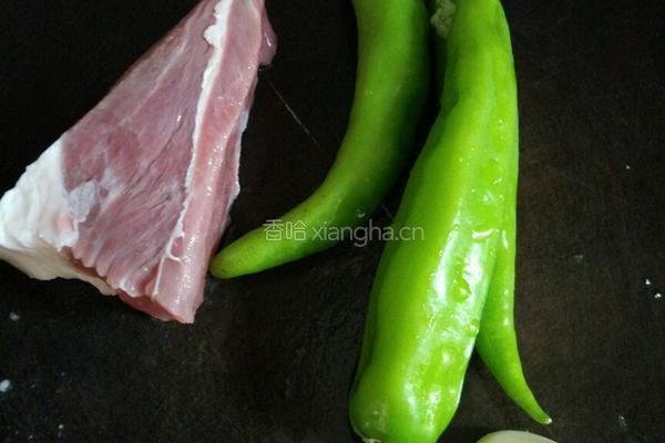 青椒炒肉丁的做法图解2