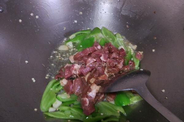 青椒炒肉丁的做法图解7